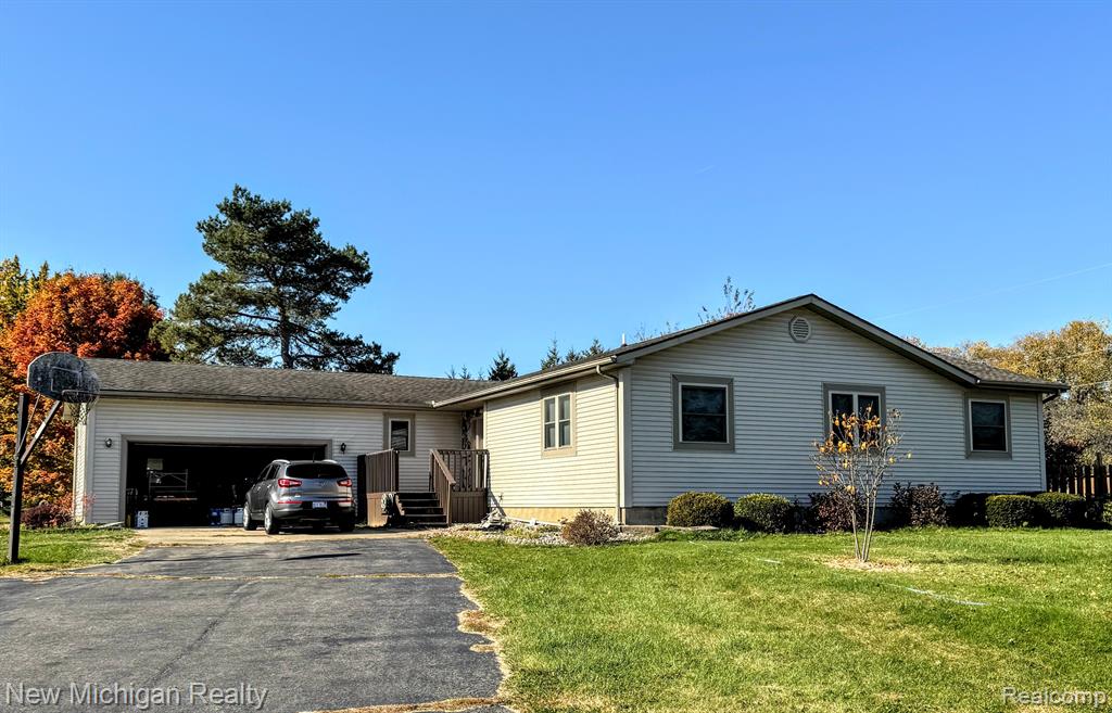 6141 N SEYMOUR Road, Flushing, MI 48433 — front exterior