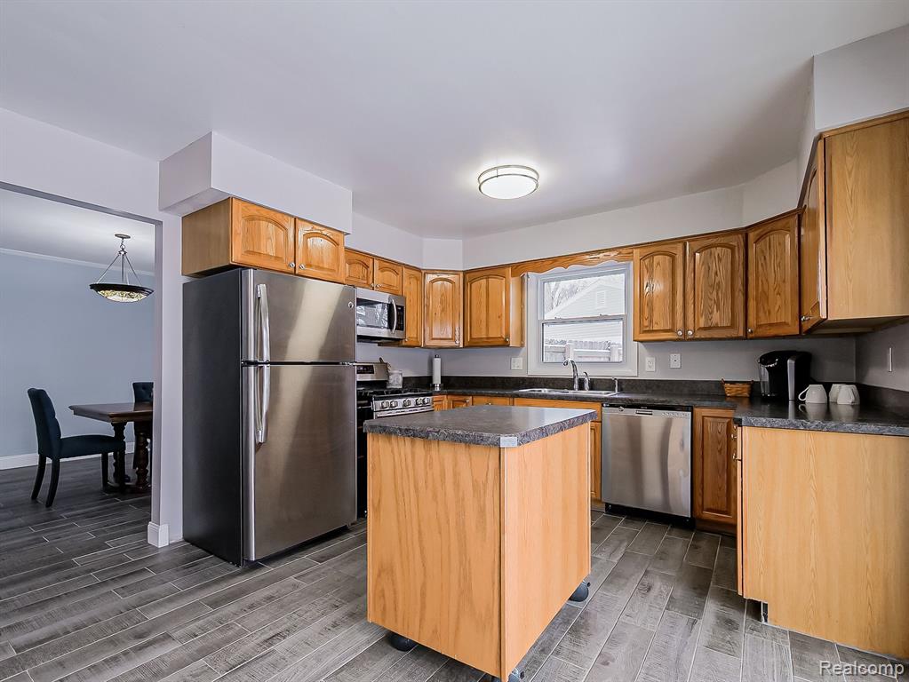 4610 BUTLER Drive, Troy, MI 48085 — Photo 4