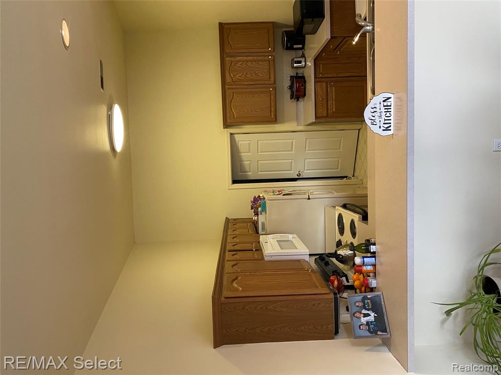 5024 Harbor Oak Drive, Waterford, MI 48329 — Photo 11