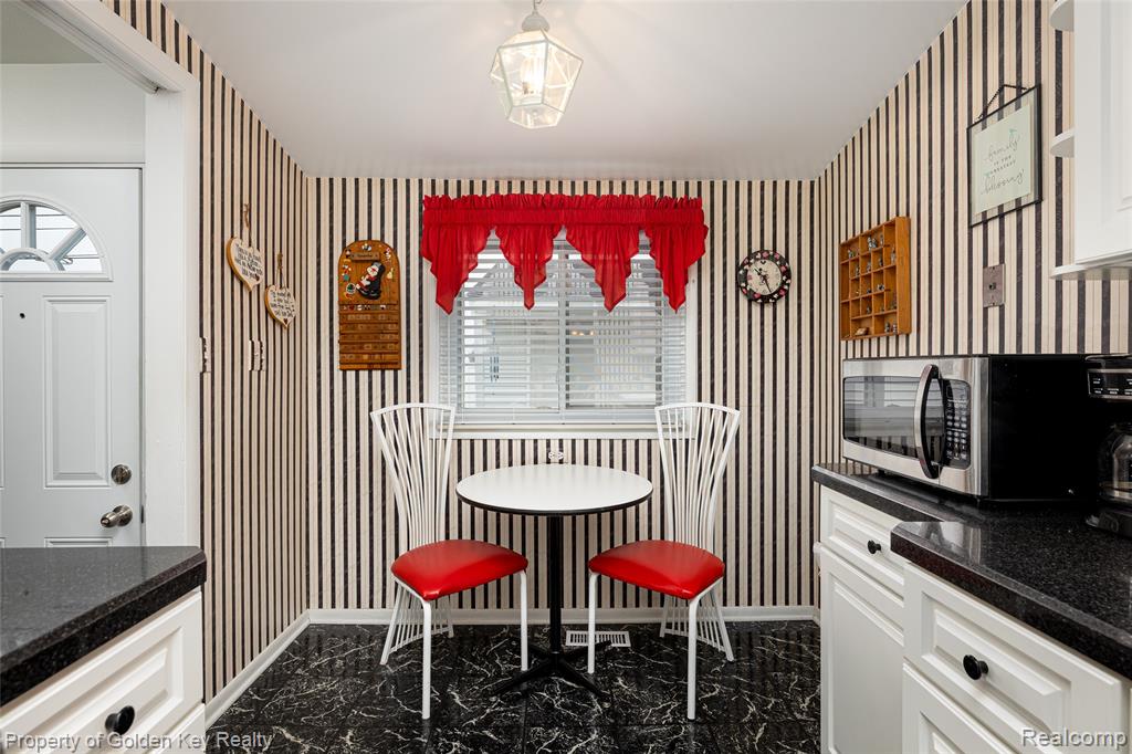 9743 Garden Street, Livonia, MI 48150 — Photo 9