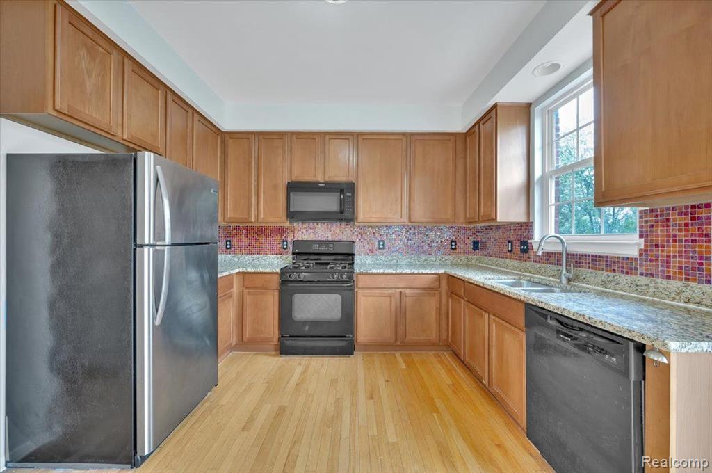 41868 YEATS Drive, Novi, MI 48377 — Photo 18