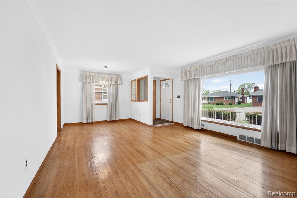 8300 Kinmore Street, Dearborn Heights, MI 48127 — Photo 4