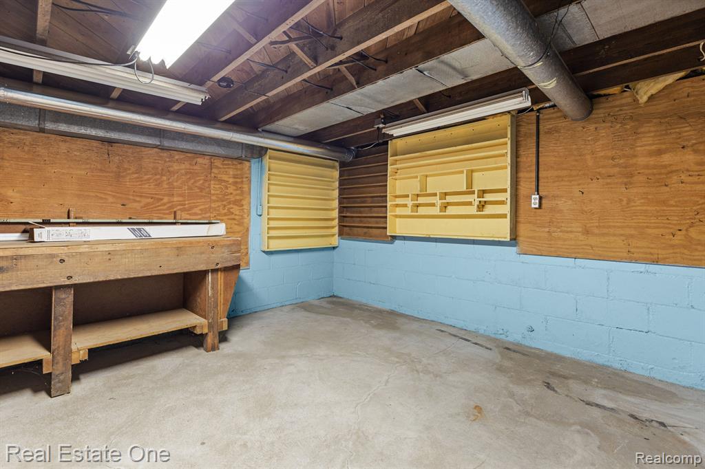447 E JACKSON Street E, Lake Orion, MI 48362 — Photo 35