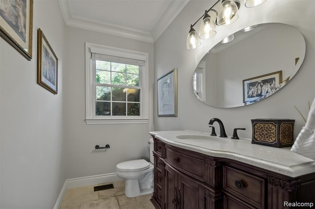 5365 Van Ness Court, Bloomfield Hills, MI 48302 — Photo 18