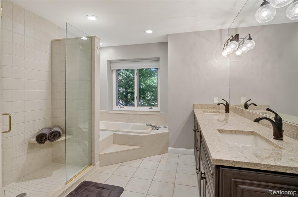 92 Kirksway Lane, Lake Orion, MI 48362 — Photo 25