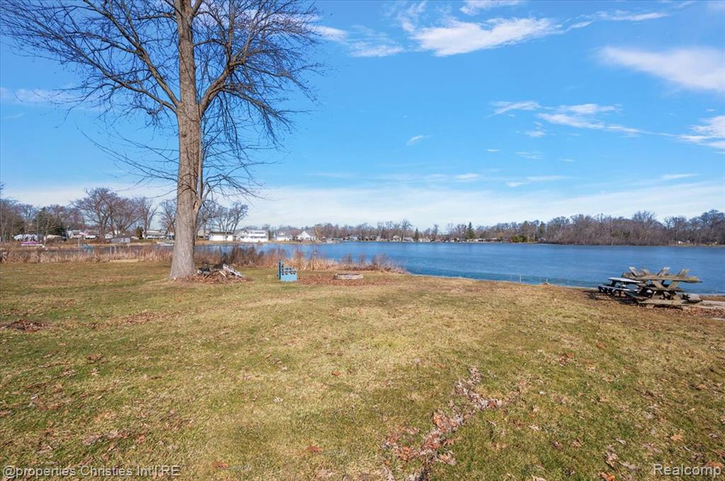 5832 Glen Echo Drive, Howell, MI 48843 — Photo 19
