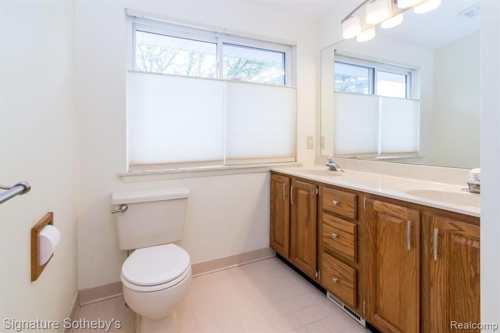 6279 WALKER Court, Troy, MI 48085 — Photo 35