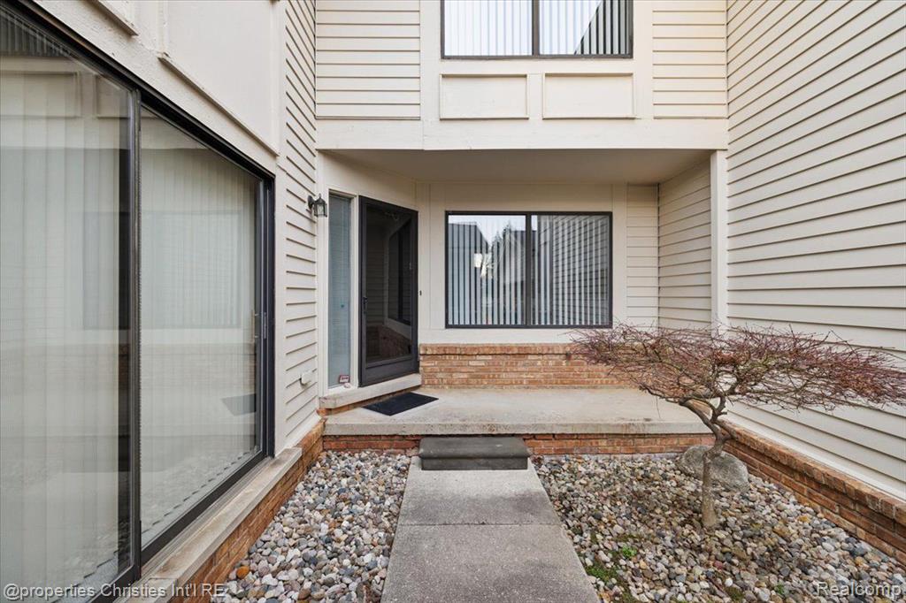 7036 Bridge Way, West Bloomfield, MI — Photo 4