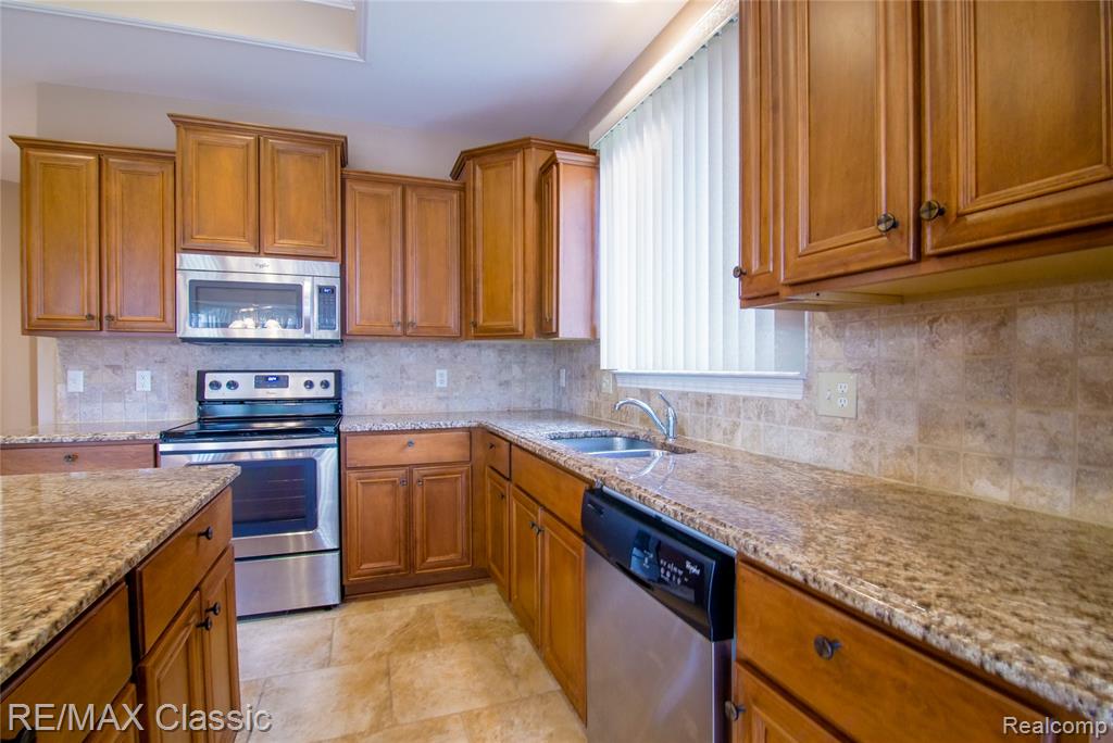 50416 Pinnacle Woods Lane, Macomb, MI 48042 — Photo 35