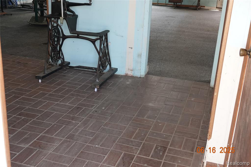 6703 E 9 MILE Road, Warren, MI 48091 — Photo 7