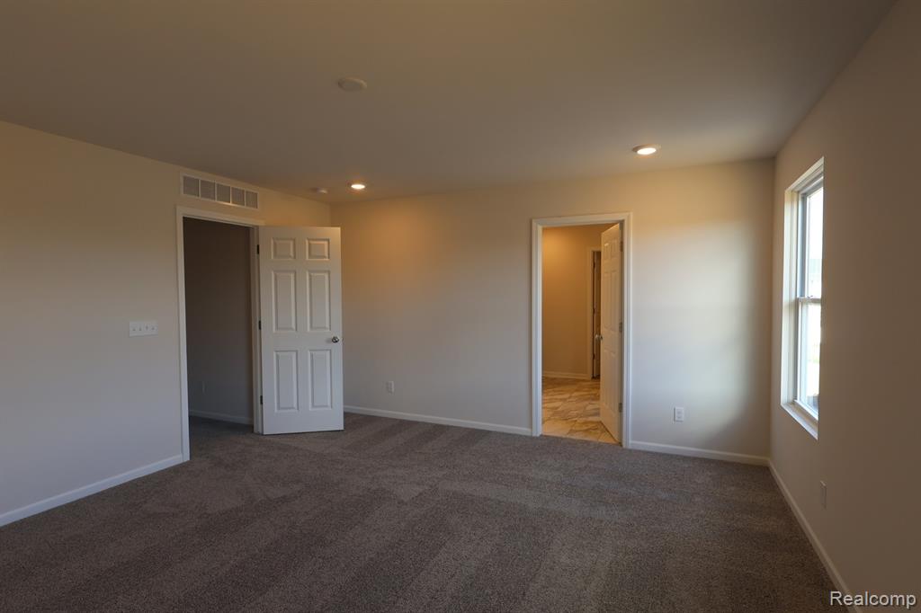 420 Hidden River W, Holly, MI 48442 — Photo 12
