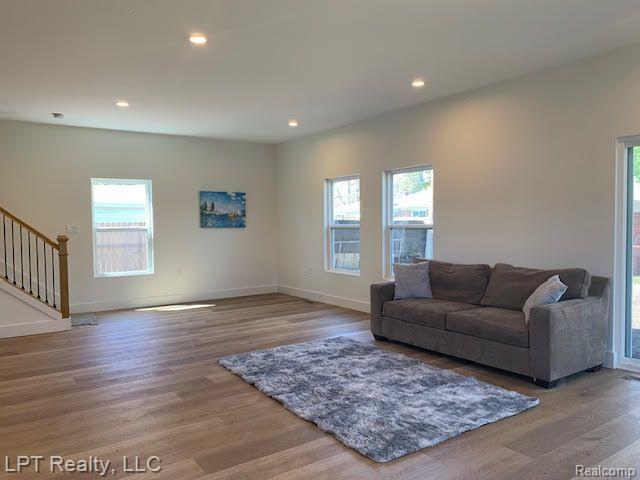 931 E PEARL Avenue N, Hazel Park, MI 48030 — Photo 9