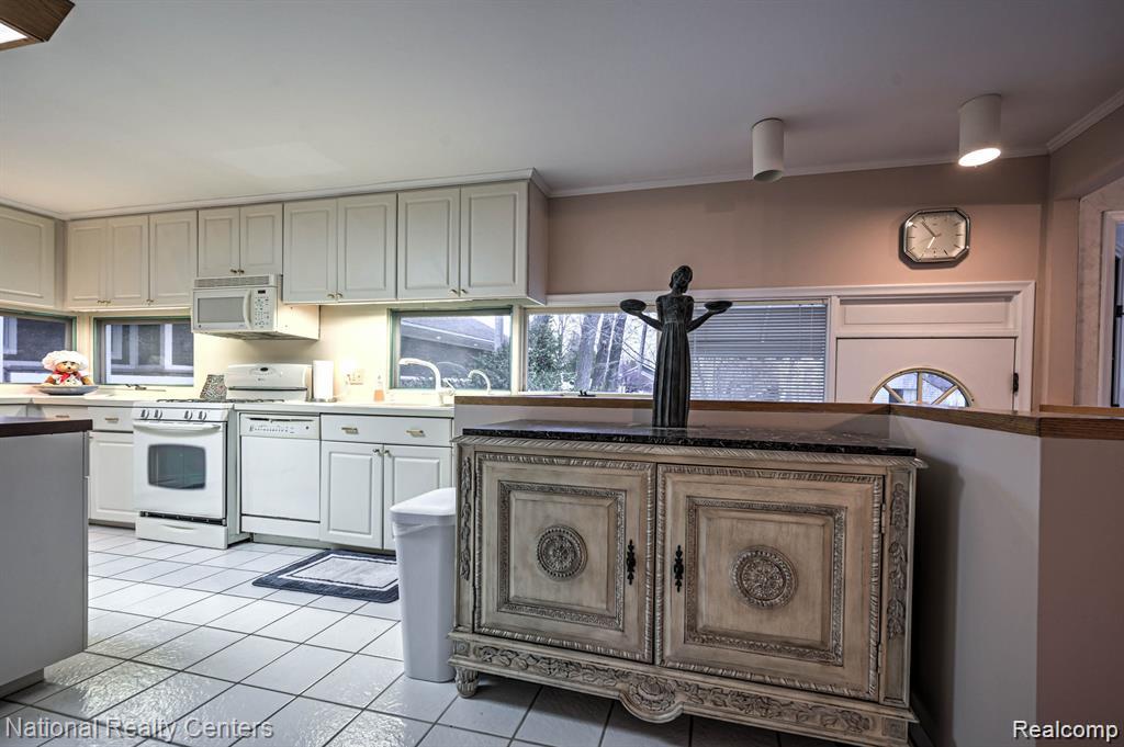 3453 Ormond Road, White Lake, MI 48383 — Photo 6