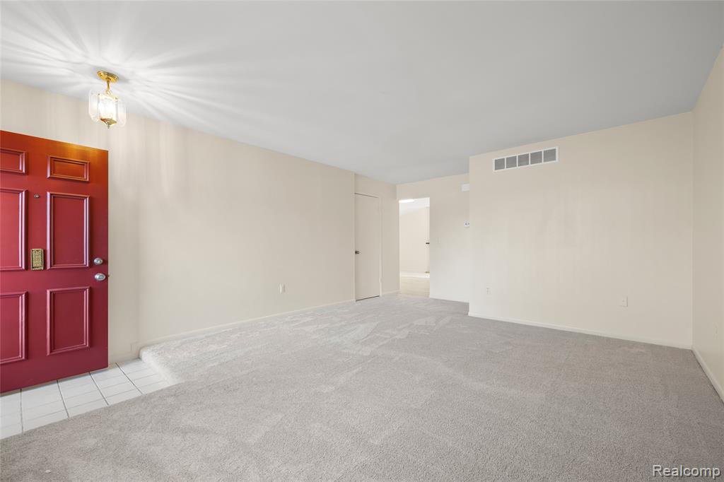 40661 Oakwood Drive, Novi, MI — Photo 6
