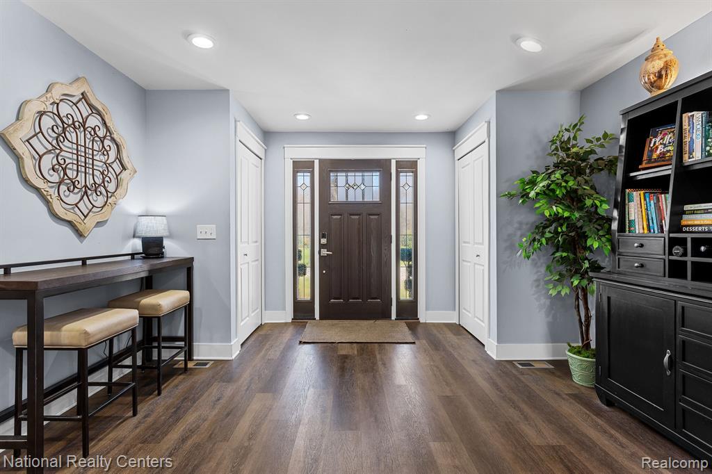 3706 Lakeview Boulevard, Orchard Lake Village, MI 48324 — Photo 2