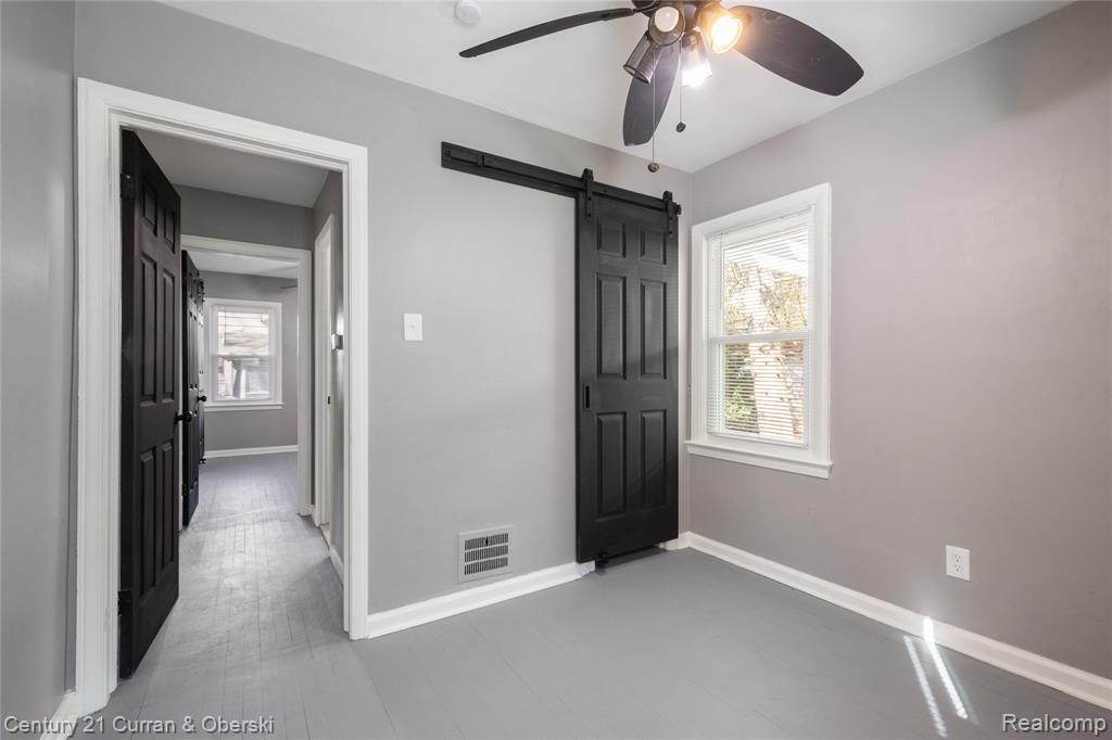 18933 Kenosha Street, Harper Woods, MI 48225 — Photo 15