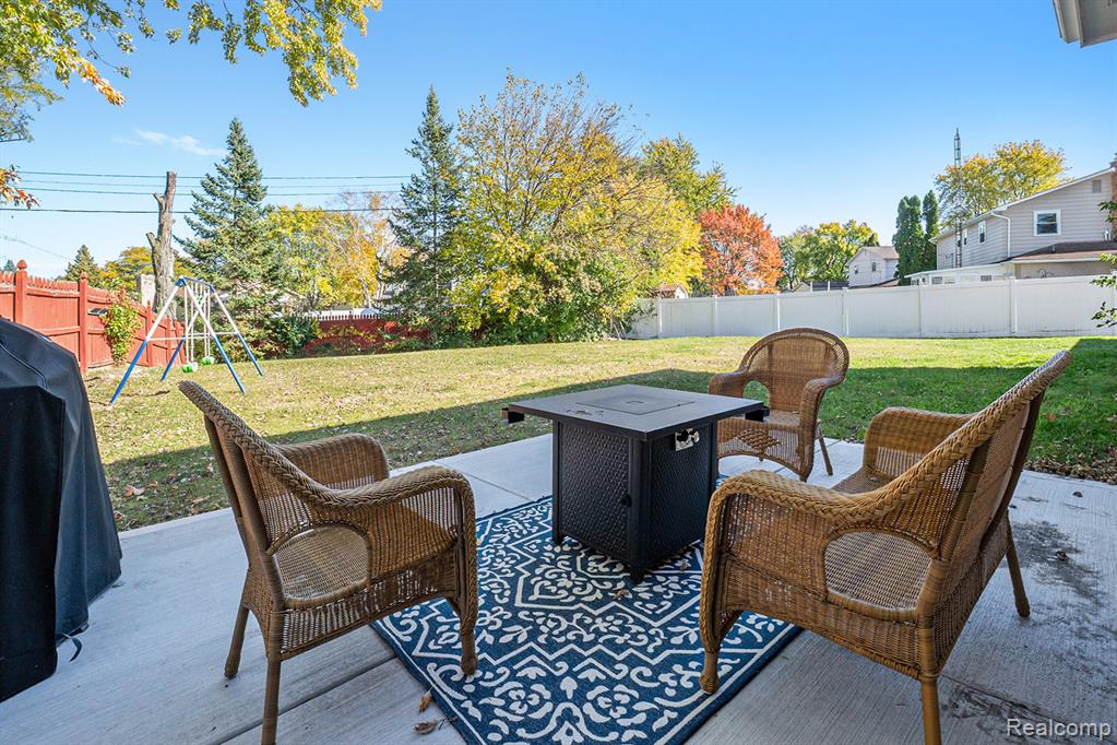 6137 Pebbleshire Drive, Grand Blanc, MI 48439 — Photo 4