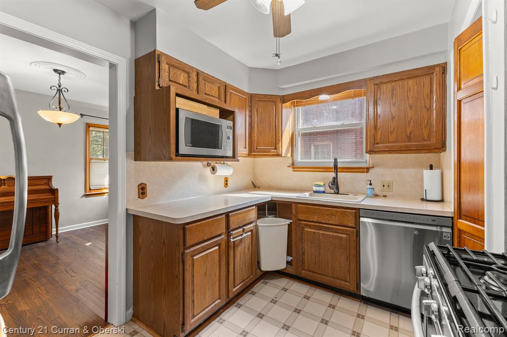 951 N MILDRED Street, Dearborn, MI 48128 — Photo 12