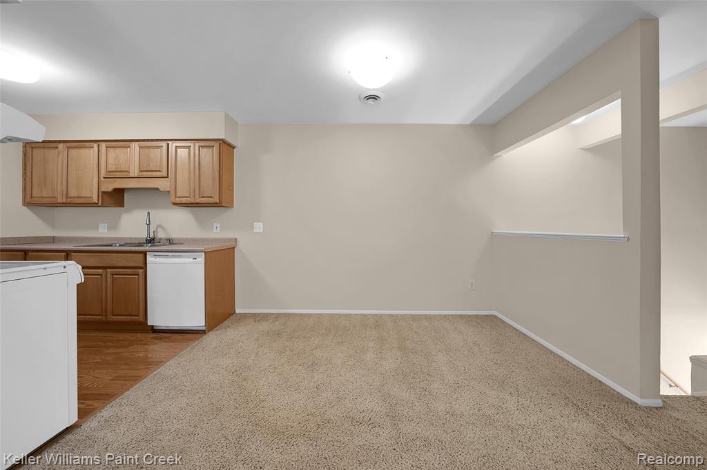 809 Corners Court, 23, Lake Orion, MI 48362 — Photo 11