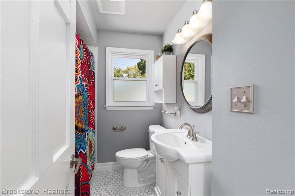 516 N EDGEWORTH Avenue, Royal Oak, MI 48067 — Photo 8