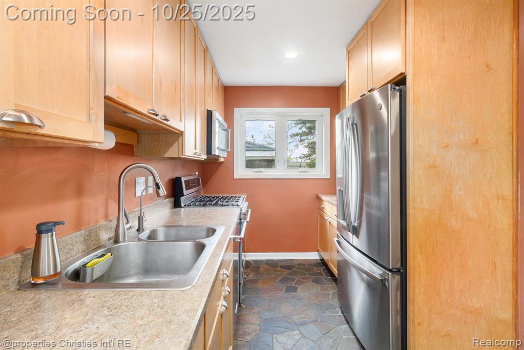 829 Duke, Milford, MI 48381 — Photo 8