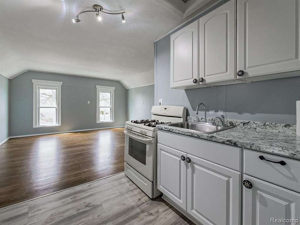 654 HICKORY unit 3 Street, Milford, MI 48381 — Photo 3