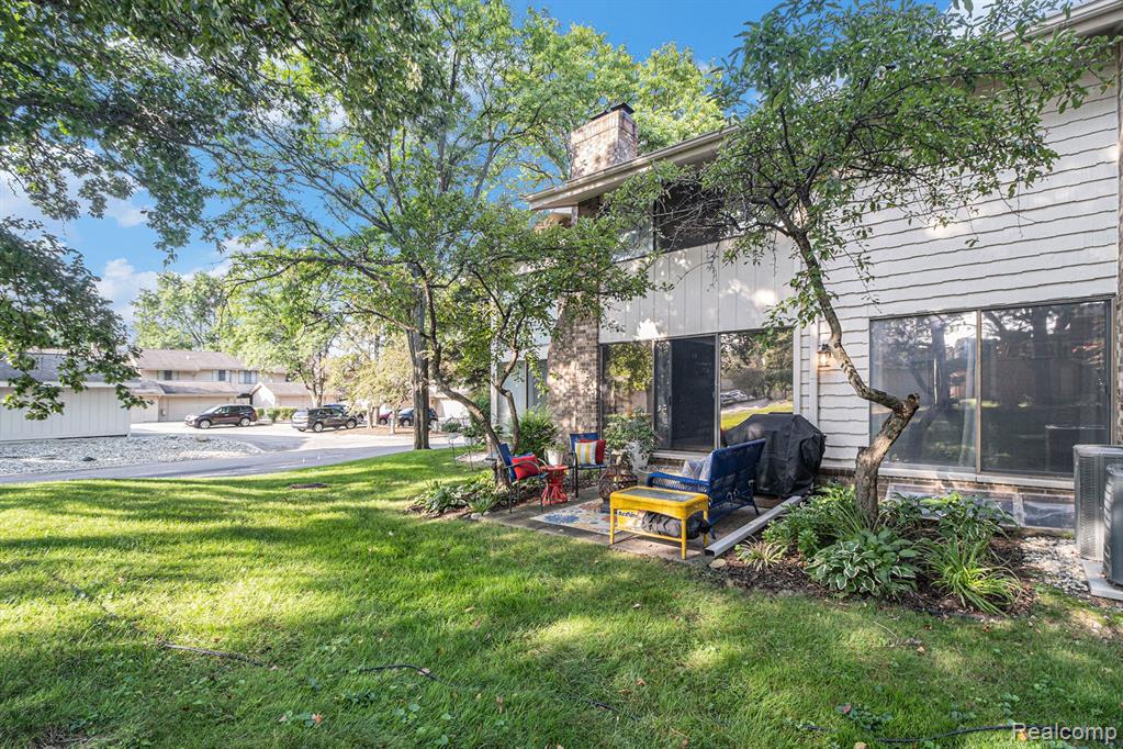 7357 Creek View Circle, West Bloomfield, MI — Photo 37