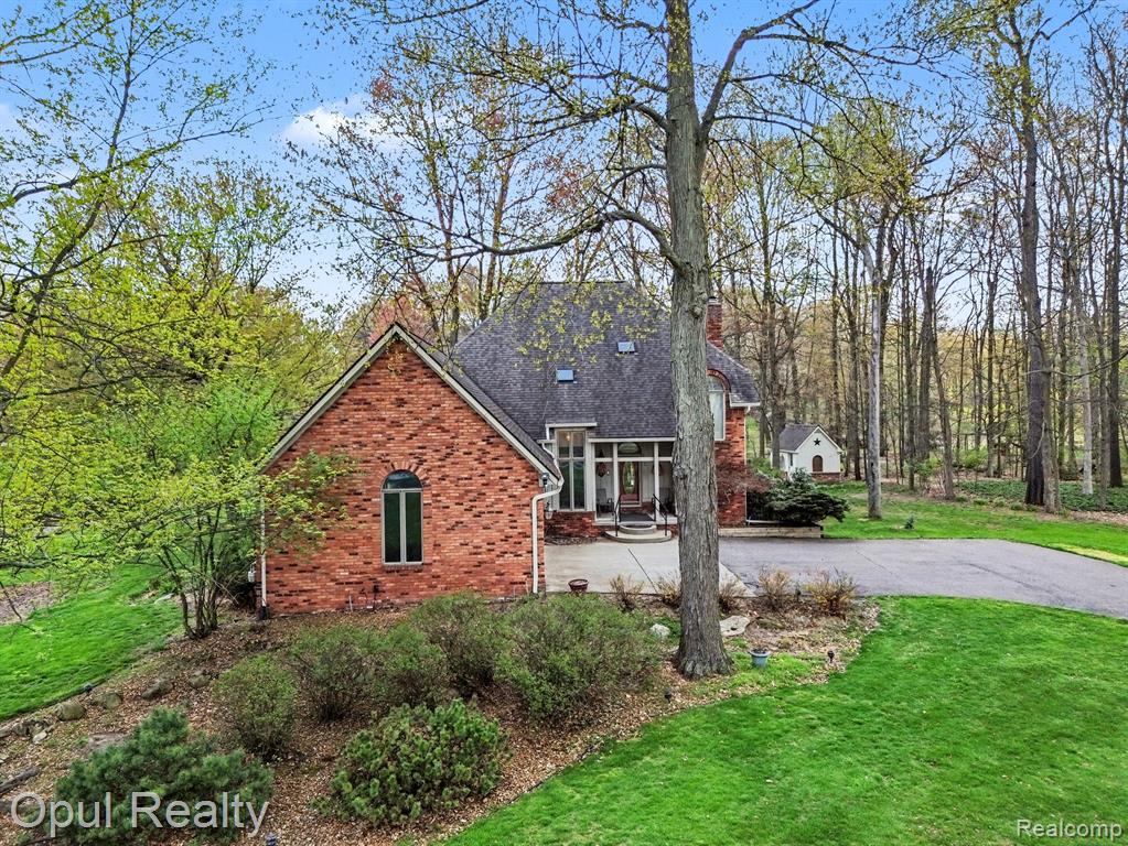 3575 Clark Circle, Commerce Twp, MI 48382 — Photo 6