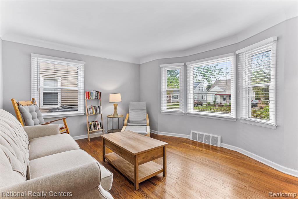 621 S Dorchester Avenue, Royal Oak, MI 48067 — Photo 3