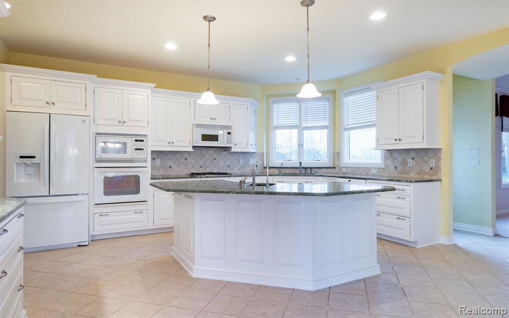 45950 W 11 MILE Road, Novi, MI — Photo 12