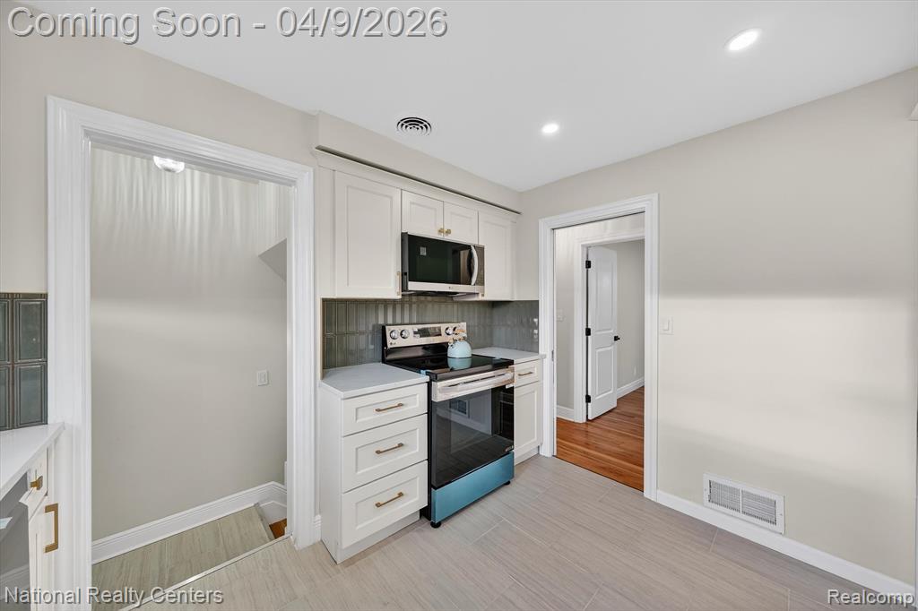 205 Royal Park Lane, Madison Heights, MI 48071 — Photo 14