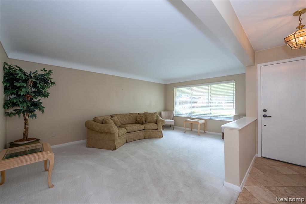 956 Blairmoor Court, Grosse Pointe Woods, MI 48236 — Photo 5