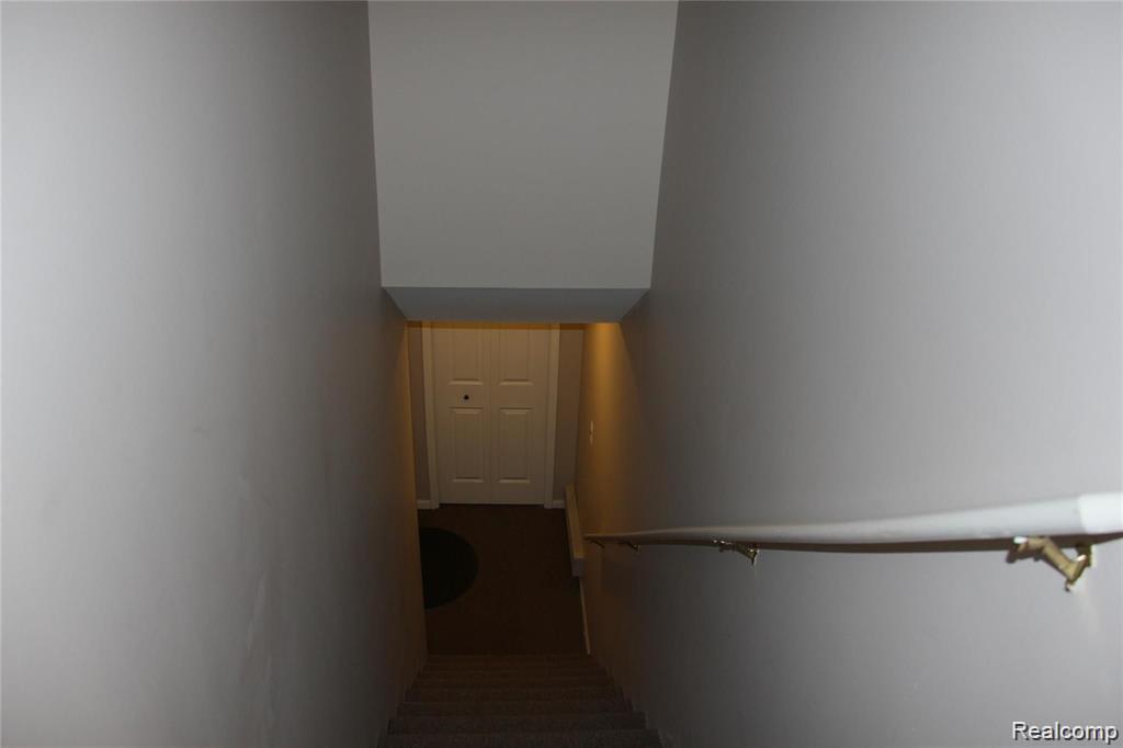 4428 Berkshire Dr, Sterling Heights, MI 48314 — Photo 19
