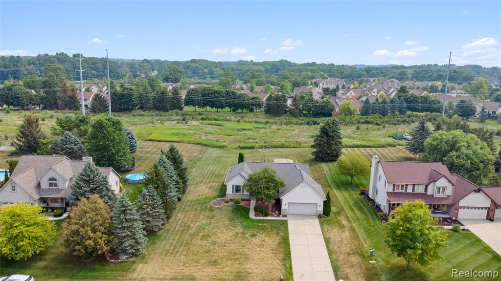493 Cloverview Lane, Howell, MI 48843 — Photo 56