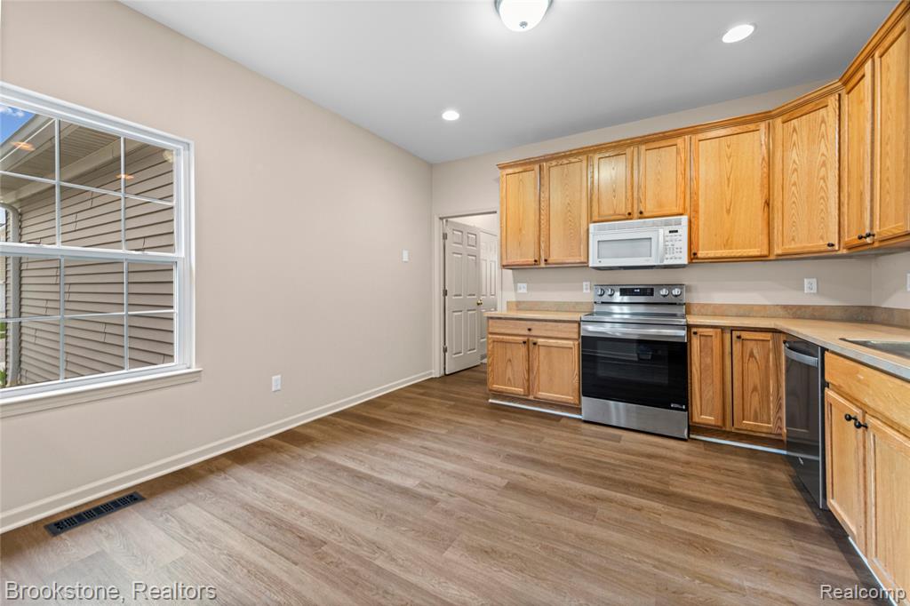 3568 Grove Lane, Auburn Hills, MI 48326 — Photo 4