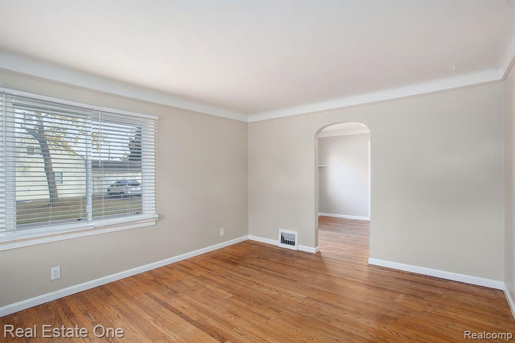 5251 Pontiac Lake Road, Waterford, MI 48327 — Photo 4