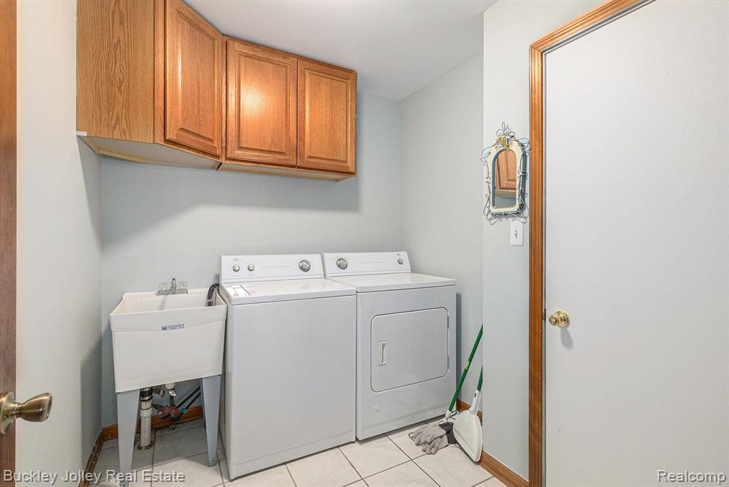 1036 PINEWOOD Court, Brighton, MI 48116 — Photo 21
