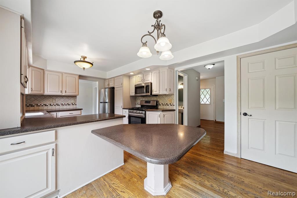 7302 PARKWAY Court, Canton, MI 48187 — Photo 26