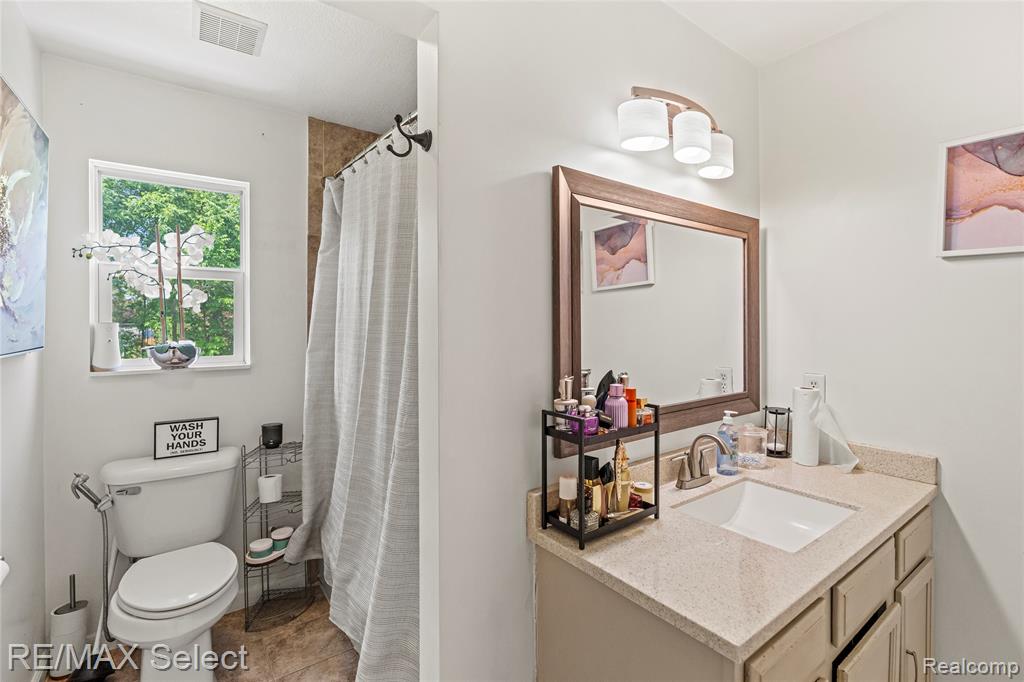 4399 Eagle Lane, Burton, MI 48519 — Photo 23