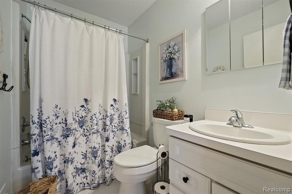 375 Neptune Drive, Walled Lake, MI 48390 — Photo 20