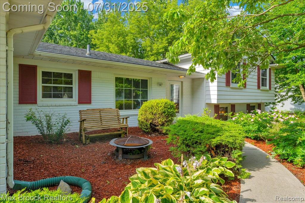 536 Fox River Drive, Bloomfield Hills, MI 48304 — Photo 2