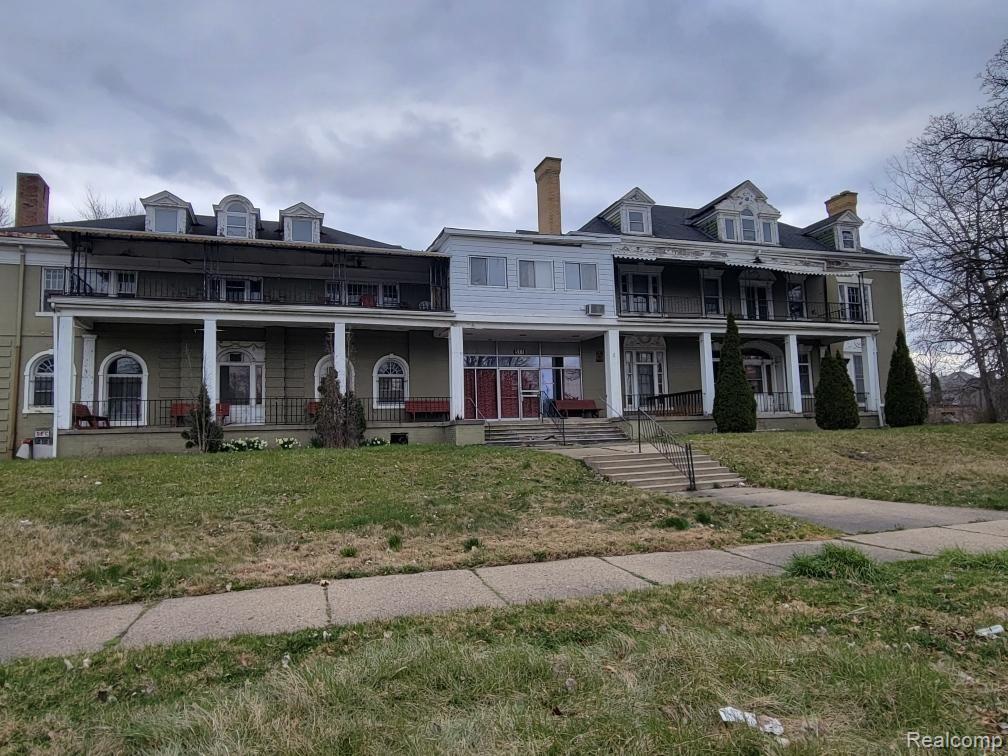 505 E GRAND Boulevard - Photo 2