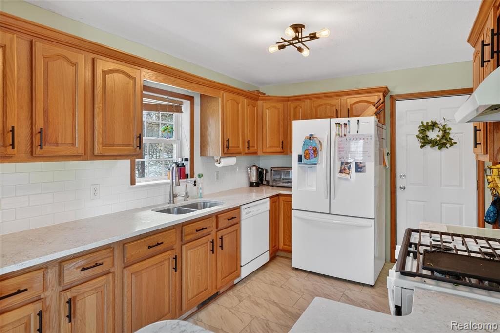 22092 Clear Lake Road, Battle Creek, MI 49014 — Photo 12