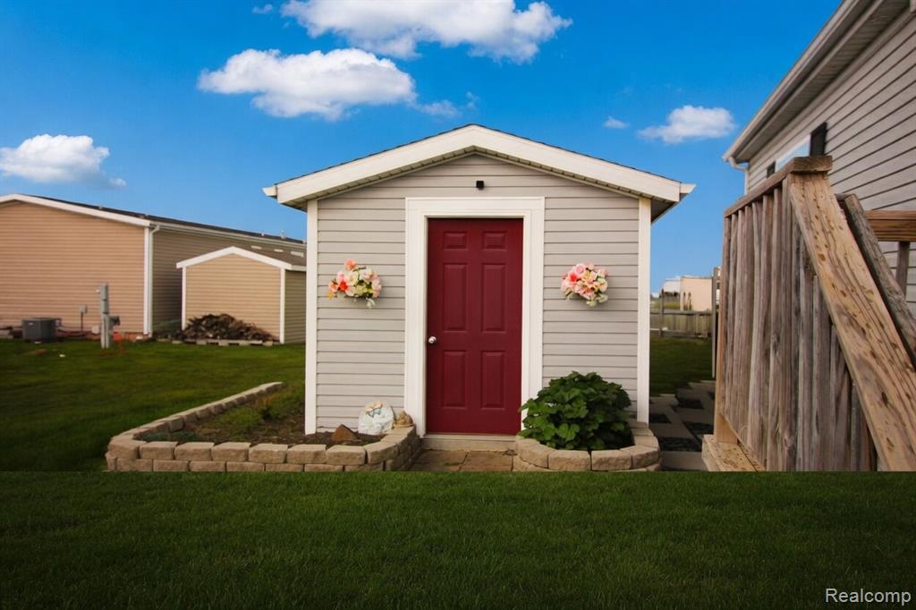 11160 Walden Court, South Lyon, MI 48178 — Photo 18