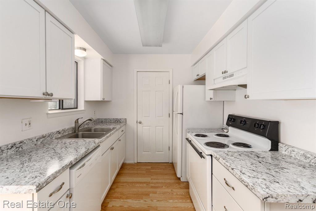 8060 MOUNTAIN VIEW, White Lake, MI — Photo 15