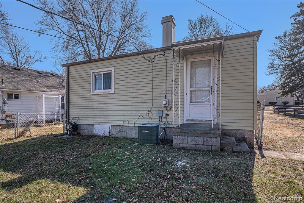 719 E TENNYSON Avenue, Pontiac, MI 48340 — Photo 16