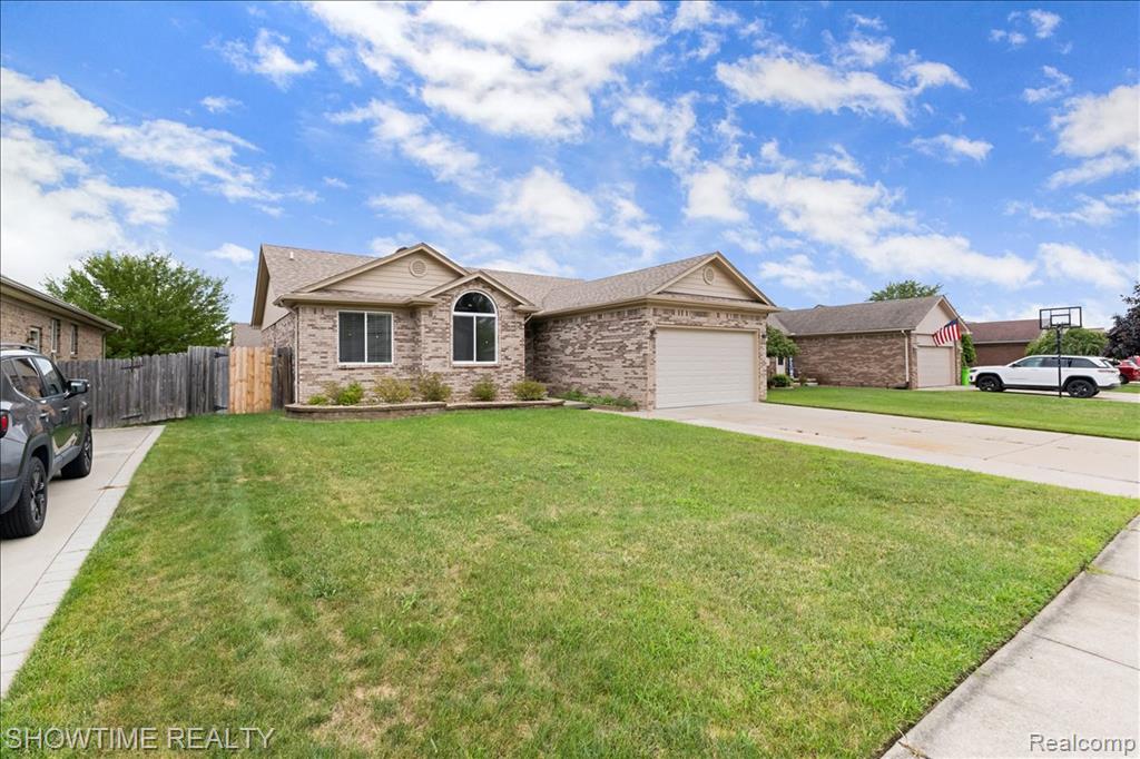 46132 Royal Drive, Chesterfield, MI — Photo 3