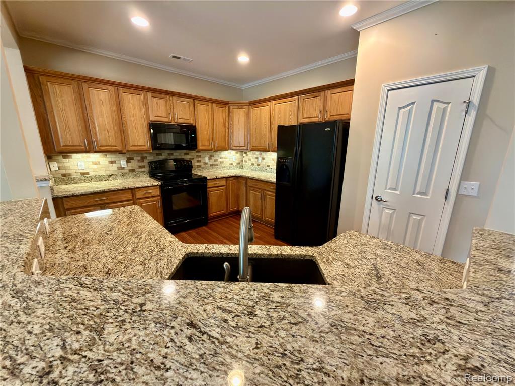 24600 Grand Traverse Avenue, Flat Rock, MI 48134 — Photo 12