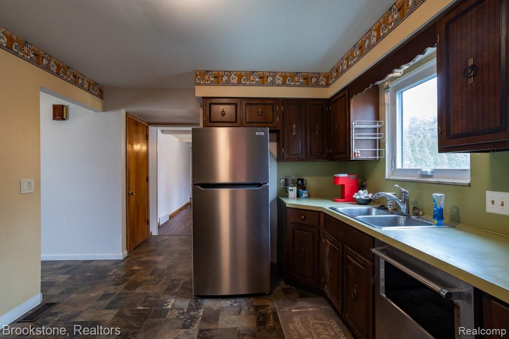 855 Illinois Street, Marysville, MI 48040 — Photo 9