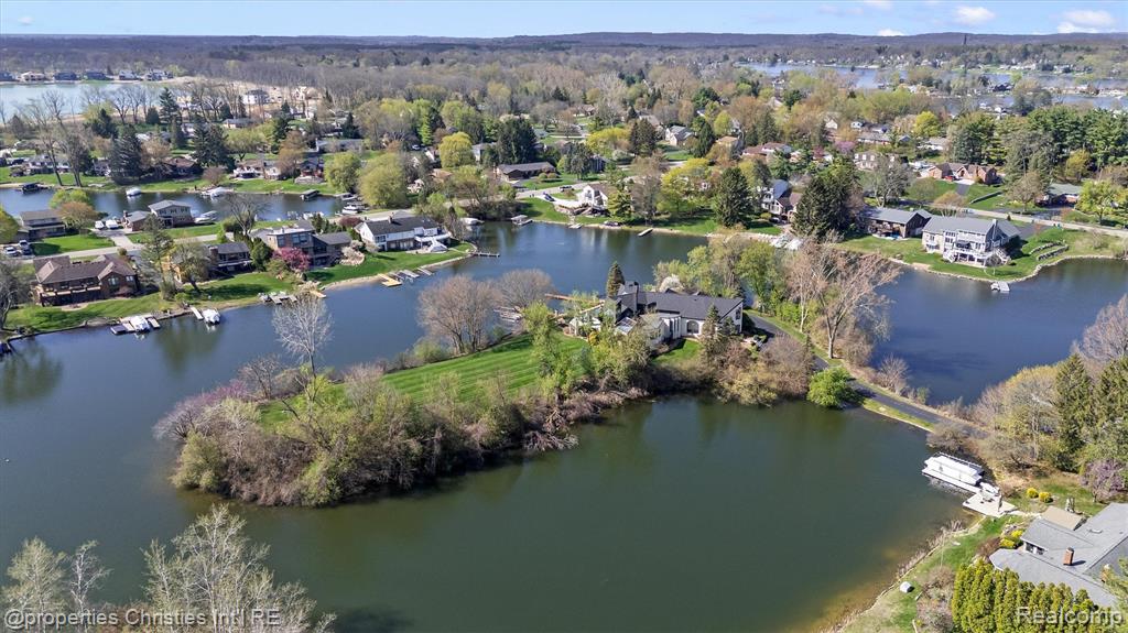 4912 Oakwood Court, Commerce Twp, MI 48382 — Photo 5